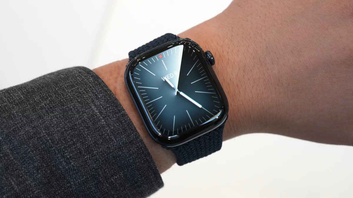 Apple Watch Ultra 4, LTPO AMOLED