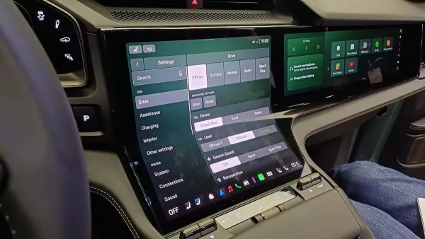 The Porsche Cayenne Electric Flow OLED display closeup