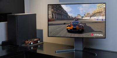 LG Display 31.5" SRR OLED gaming monitor panel photo