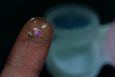 Wirelessly-powered ophthalmic diagnostic contact-lenses based on OLED device