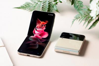 Samsung Galaxy Flip3 photo