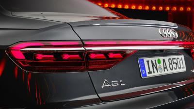 Audi 2022 A8L OLED rearlights photo