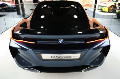 BMW concept 8 series (2017, rear OLED)