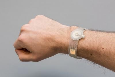 Wearable OLED bracelet (Fraunhofer / FTT / Holst)