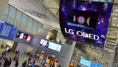 LG 13x8m OLED installation Incheon airport