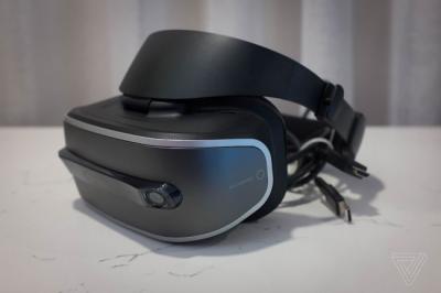 Lenovo Windows Holographic VR prototype photo (Jan 2017)