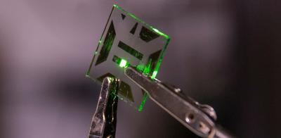 OLED device with waveguide-elimination structure (University of Michigan)