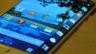 Samsung Galaxy Note 4 Edge closeup photo (RM)